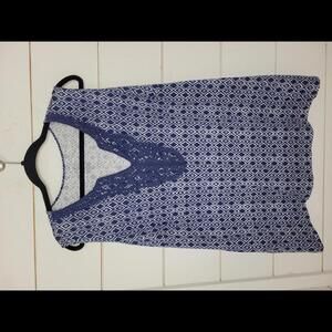 St. John's Bay 2X blue & white preppy v neck sleeveless lace top